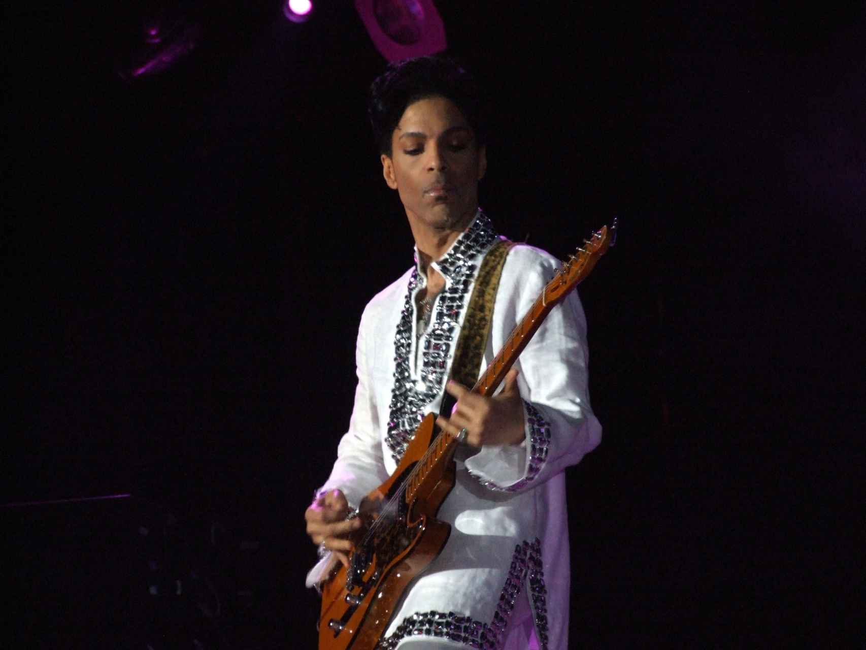 Prince-concierto-Coachella_118999399_3964105_1706x1280.jpg