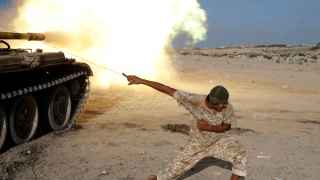 Milicias aliadas del Gobierno de unidad libio luchan contra el EI en Sirte.