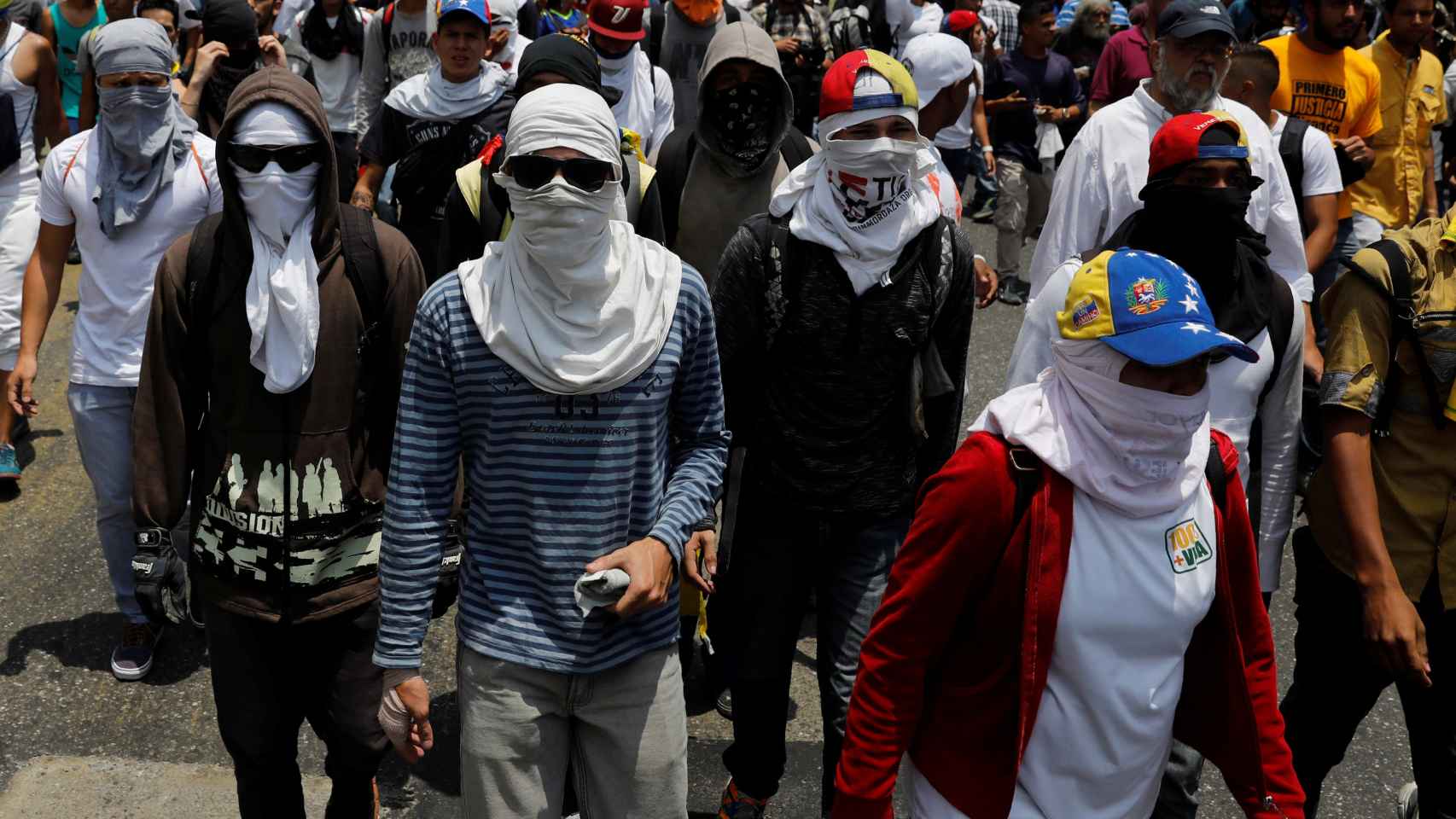 Resultado de imagen para encapuchados en venezuela