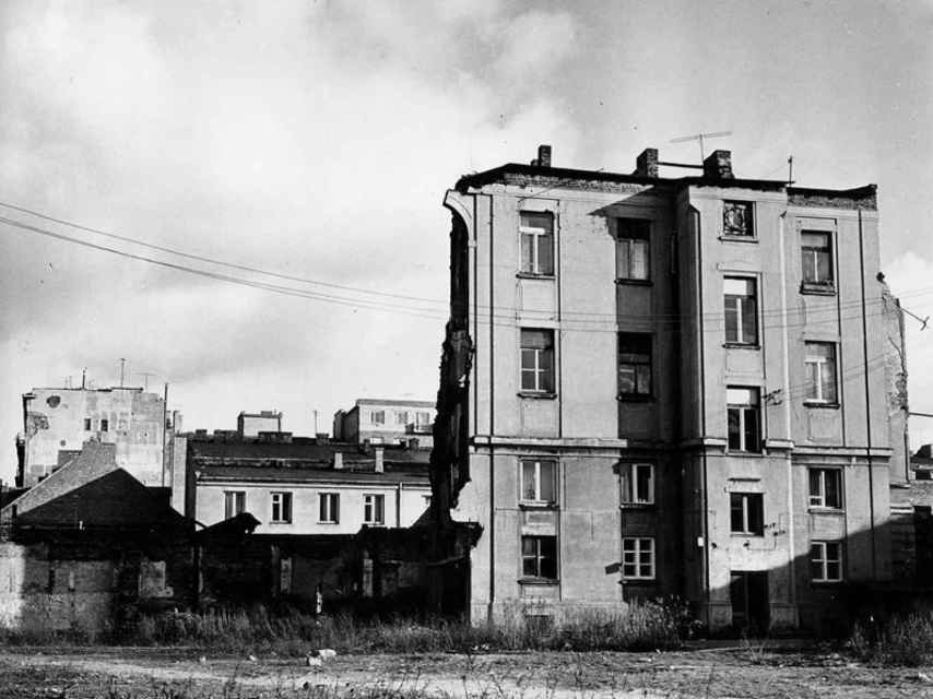 Restos del orfanato tras los bombardeos nazis de 1940.
