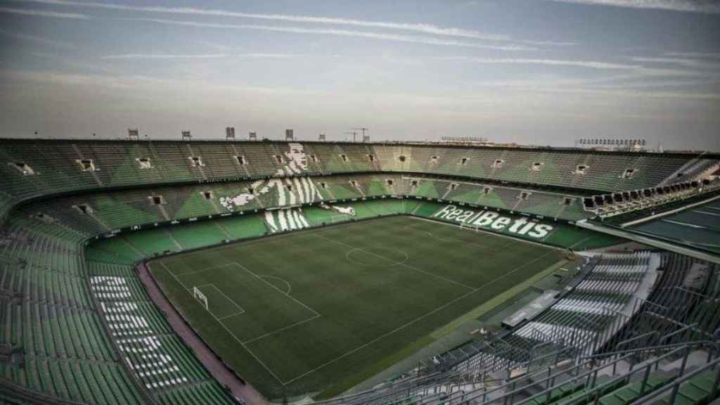 El Benito Villamarín, estadio de fútbol donde juega el Real Betis, será uno de los escenarios donde se proyectará el spot. ©RBP