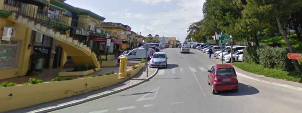 Un encapuchado mata a tiros a un hombre en Estepona y huye en bicicleta